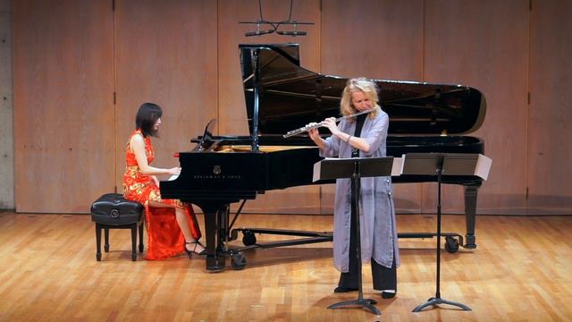 Yoomi Performs "Sotto Voce" by Yao Chen with Clara Novakova @ Phillip T. Young Recital Hall смотреть онлайн