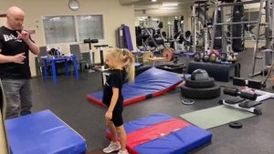 Круговая тренировка в зале неотъемлемая часть тренировочного процесса фигуристок.