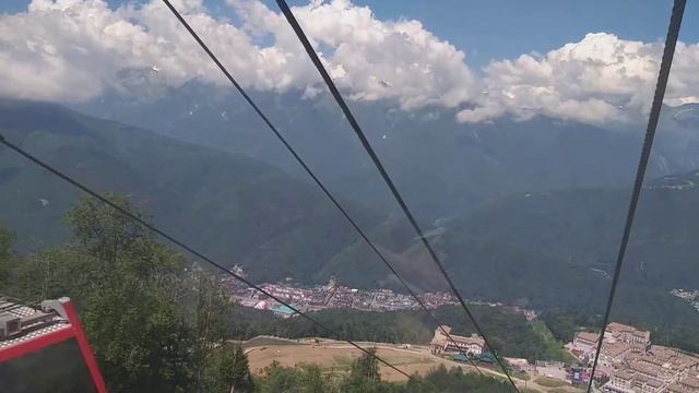Подъем по канатной дороге Реликтовый лес, Красная поляна. 30 июля 2022.