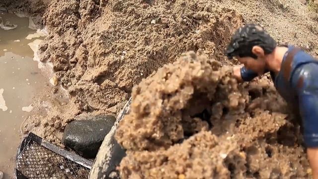 Нашли УТОНУВШИЙ Mercedes ML500 4x4 ... Провели тюнинг и отожгли на бездорожье. RC OFFroad смотреть онлайн