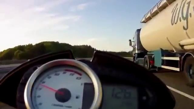 Kawasaki Z1000 смотреть онлайн