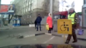 установленный Самодельный знак парковка для инвалидов часть 1