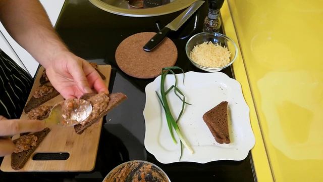 Бутерброды с килькой в томате/Один из способов превратить Консервы в НАСТОЯЩУЮ ЕДУ!!! смотреть онлайн