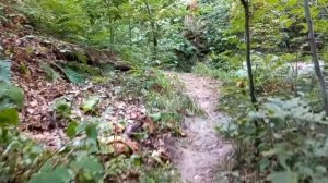 Скала Зеркало Достопримечательность Горячего ключа. Поход в жаркий летний день.