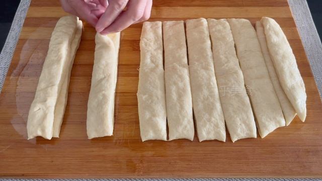 无黄油，无烤箱｜如果你有1个鸡蛋和面粉就可以做｜炸油条 смотреть онлайн