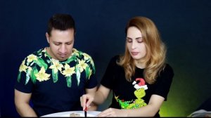 Муж-иностранец пробует РУССКУЮ ЕДУ. Реакция на холодец и кровянку.