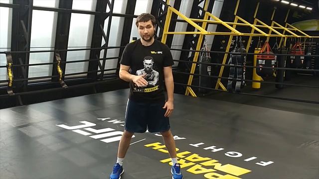 Бокс для начинающих. Фронтальная стойка и нанесение ударов.