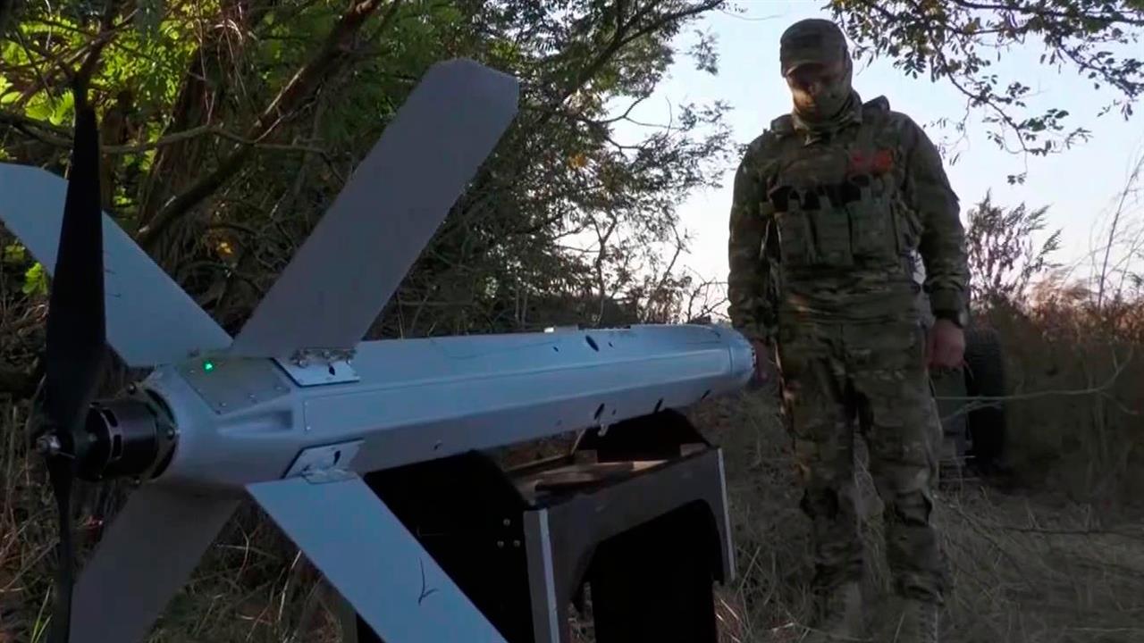 В зоне СВО операторы беспилотников наносят удары по позициям противника со снайперской точностью