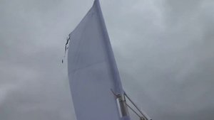 Парус подвесной Катайнена на надувной лодке, или как сделать из резинки парусник.