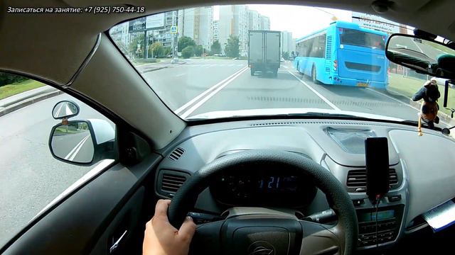 Разворот на перекрестке Старокачаловской и Коктебельской