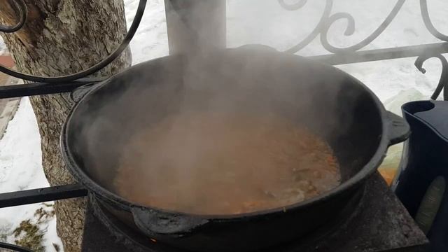 Узбекский плов в казане.