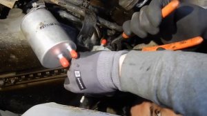 Change fuel filter Mercedes w203