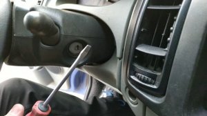 Заводим Опель Виваро отверткой