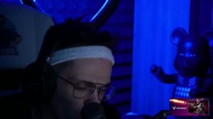 Бустер поёт хлопья летят наверх.