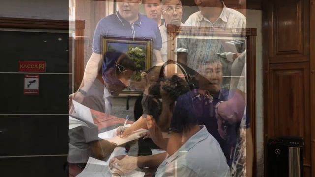 Алексей Лаптев помогает землякам смотреть онлайн