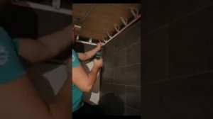 Крепление профиля по керамограниту без сверления.