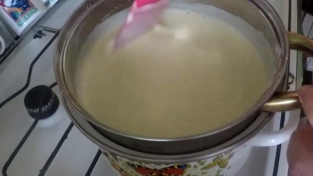 Вкусный  и стабильный крем Пломбир на сметане.
