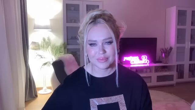 13.02.2023 | Маруся на Стриме | Читаем фф о Вигуках смотреть онлайн