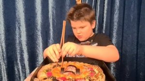 МУКБАНГ СЫН РОЛЛЫ