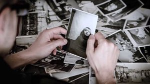 Уходят наши матери от нас.  Евгений Евтушенко (слушать стихи)