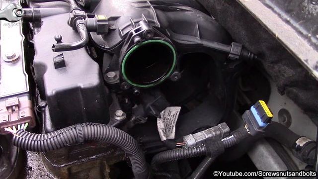 Removing the Throttle Body on a Peugeot 307