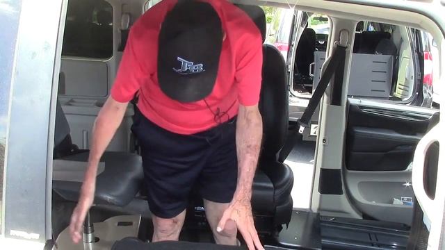 Driver Transfer in Rear Entry Handicap Van. Independence is the #1 thing! смотреть онлайн