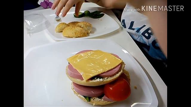 DIY! БУРГЕР-ПЕС! КРУТОЙ ГАМБУРГЕР СВОИМИ РУКАМИ ЗА 5 МИН! смотреть онлайн