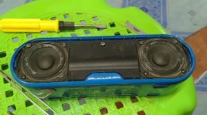 Sony SRS-XB2 Bluetooth speaker repair / How to remove cover to access circuit board