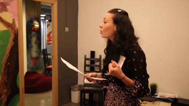 Поэты читают стихи в "Кабаре "Черный кот"