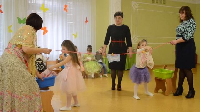 Игра с детьми Утренник 8 Марта в детском саду Младшая группа смотреть онлайн