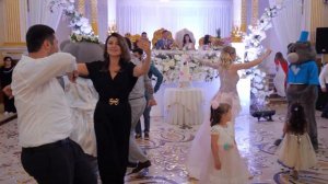 ТАНЦЫ С МЕДВЕДЯМИ НА СВАДЬБЕ / Зарина Тилидзе #lezginkadance #caucasiandance #shotrs