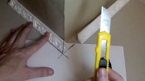 How to properly cut the outer (outer) corner on a plinth or baguette, without tools?