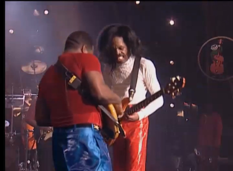 Earth, Wind & Fire - "Getaway" (Live 1998) смотреть онлайн
