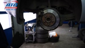 Как поставить машину на ручник зимой и не примерзнуть