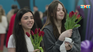 Парни поздравляют участниц проекта «Новая Фабрика звезд» с 8 марта