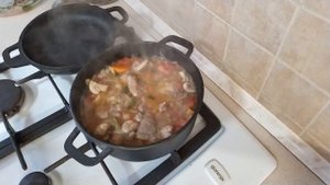 Вкуснейшая тушеная картошка с мясом и овощами.