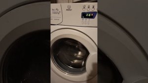 Indesit WIE107 Spin Only With One Dry Pillow Without Top!