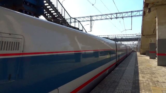 Электровоз ЭП20-006 со скоростным поездом "Стриж" №706 "Москва - Нижний Новгород" смотреть онлайн