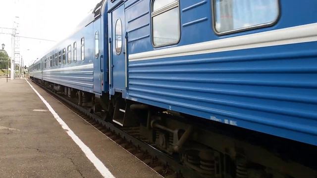 ЭП20-021 с поездом Москва-Минск прибывает на станцию Смоленск