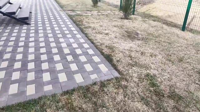 Весенний уход за газоном. Чем газон подкормить.