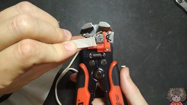 Инструмент для зачистки проводов и шлейфов от фирмы GVDA GD306A. смотреть онлайн