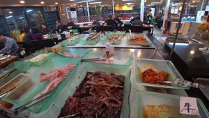 Шведский стол в Пусане || Очередной обжор за 770 рублей || Южная Корея 2020