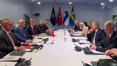 Лидеры Финляндии, Швеции и Турции подписали совместный меморандум по итогам переговоров в Мадриде
