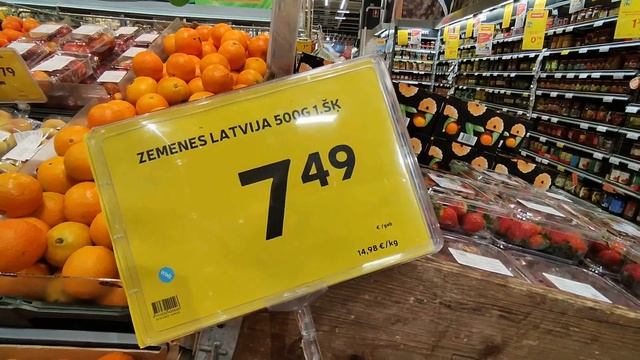 Латвийская клубника по цене золота высшей пробы . Ужас и только . Магазин RIMI в центре Елгавы . смотреть онлайн