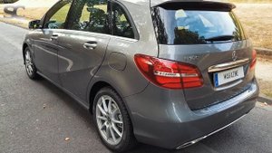 Mercedes-Benz B180 (2018) - Interior / Exterior Walkaround
