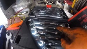 How to remove the rear engine mount of a Chrysler, Dodge/Как снять заднюю подушку двигателя Chrysle