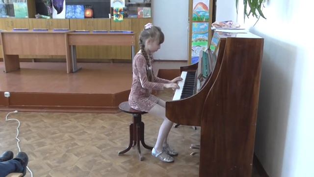 Устьянцева Марианна 3 класс - "Новогодняя полька" смотреть онлайн