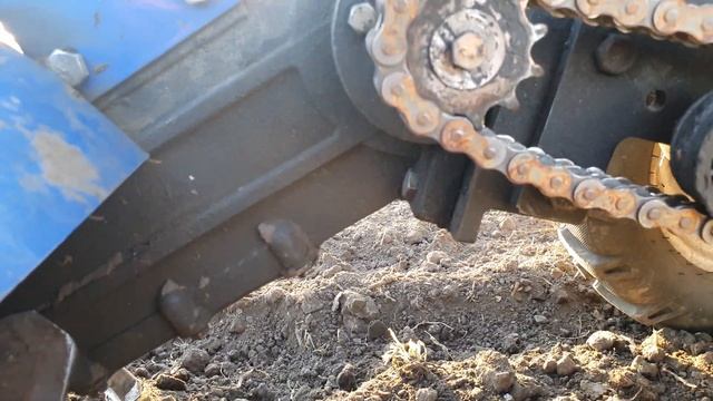 ФРЕЗЕРУЮ ЗЕМЛЮ МОТОТРАКТОРОМ ФОРТЕ. КАК ПОДГОТОВИТЬ  ЗЕМЛЮ К ПОСАДКЕ ЧЕСНОКА. смотреть онлайн