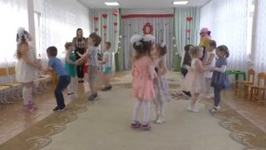 Дружный танец средняя группа