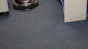 Робо-пылесос Samsung NaviBot Silencio SR8895 за работой